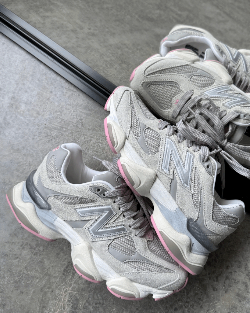 Tênis NB 9060 cinza feminino em camurça com solado anatômico rosa