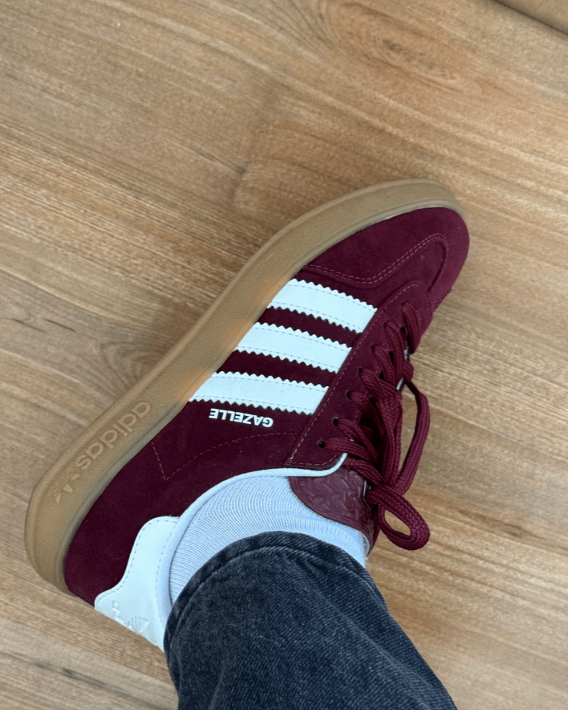 Tênis Gazelle Vinho Feminino com Solado Caramelo