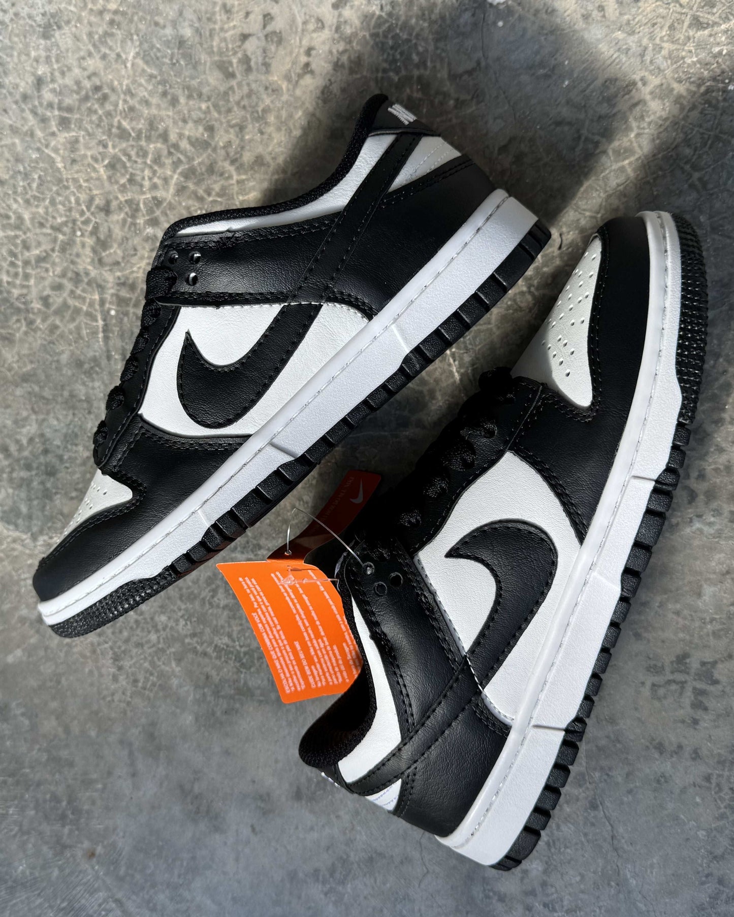 Tênis Dunk Preto e Branco Feminino Casual