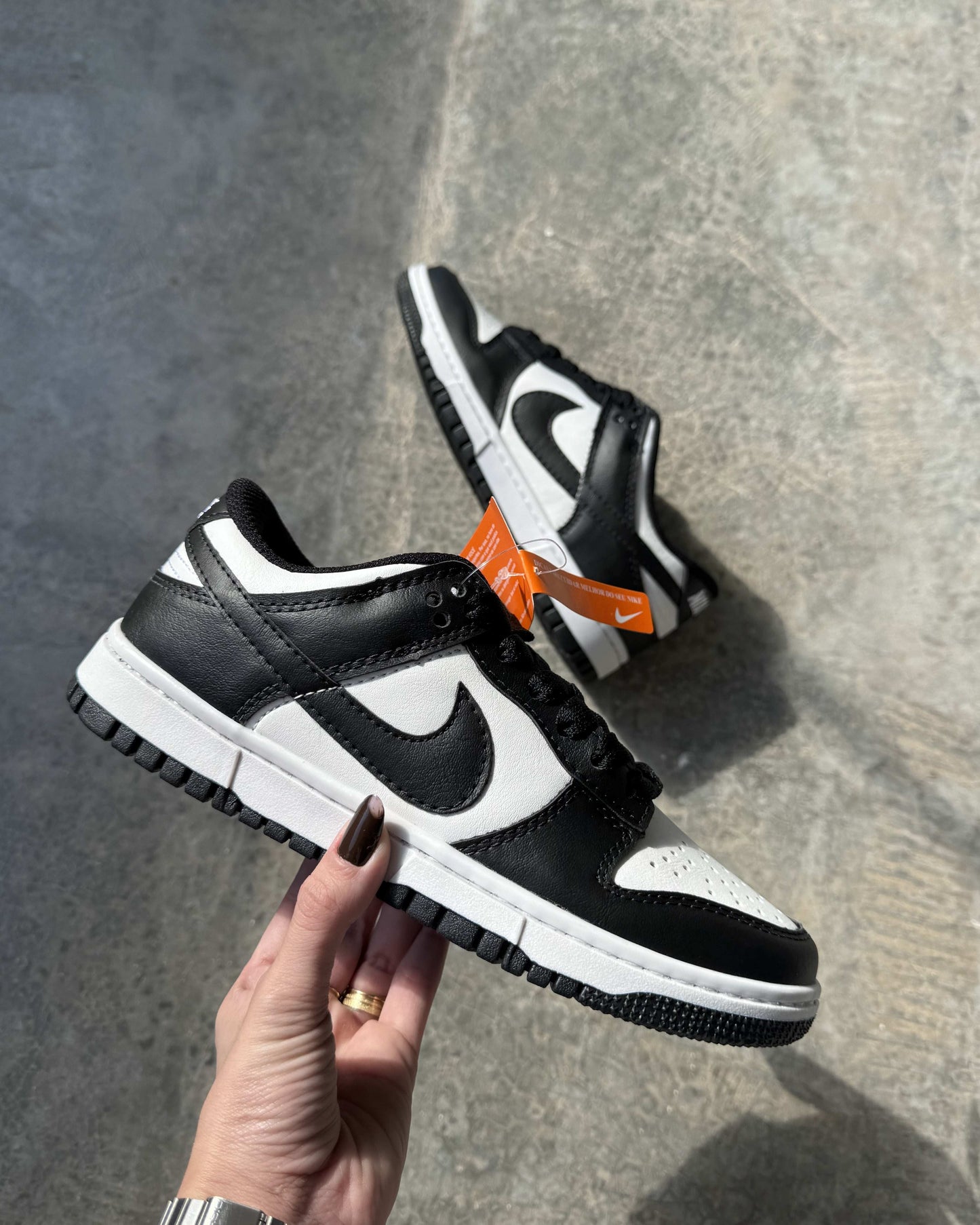 Tênis Dunk Preto e Branco Feminino Casual