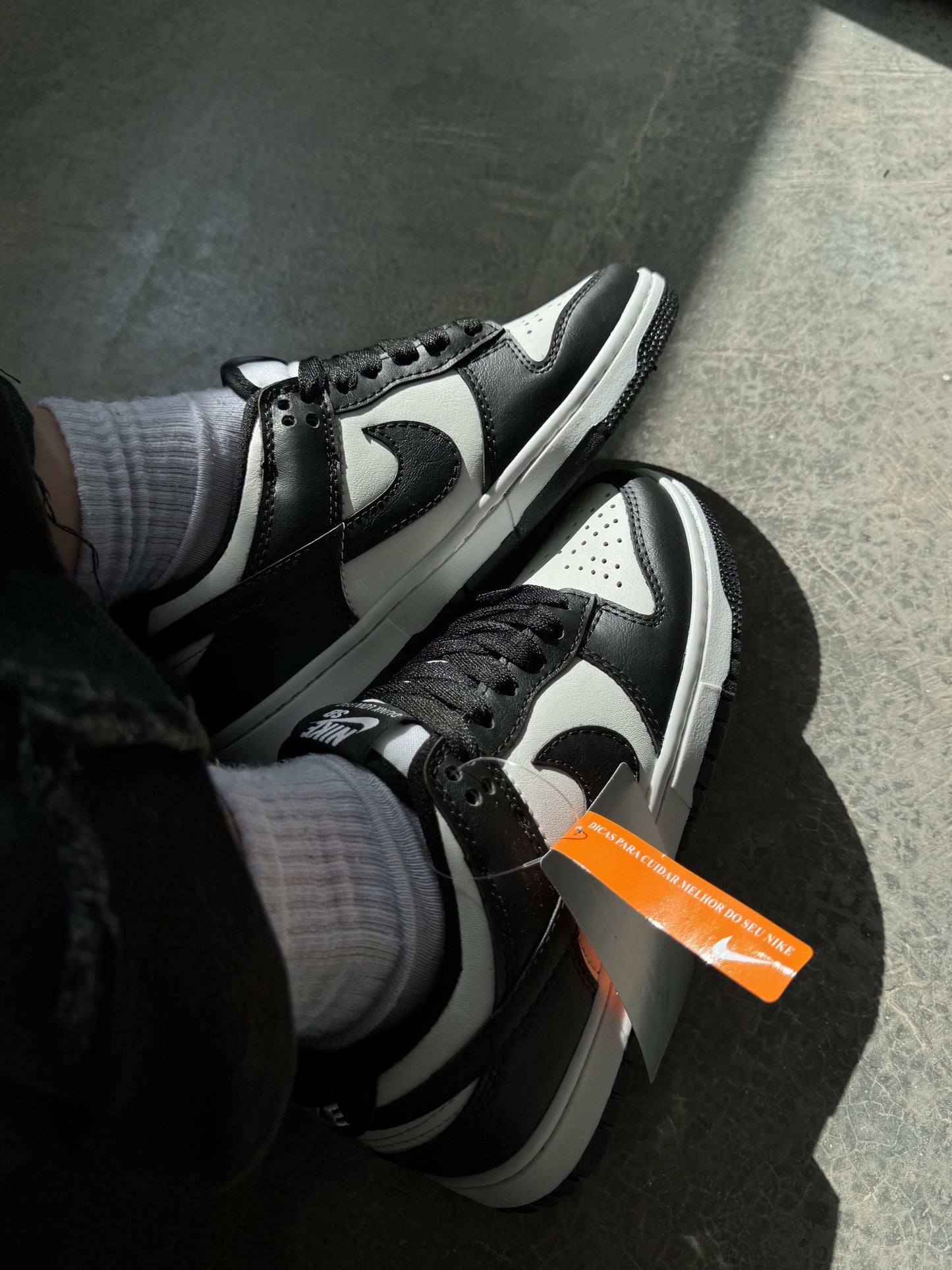 Tênis Dunk Preto e Branco Feminino Casual