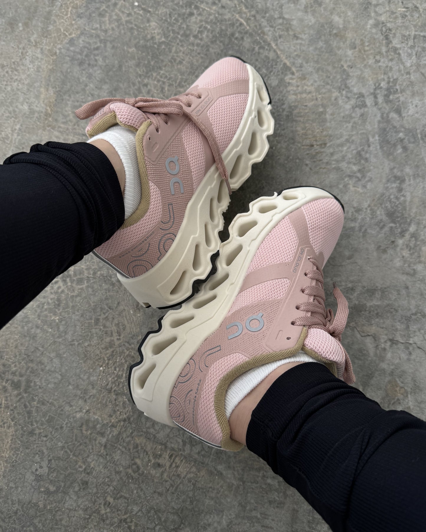 Tênis Running On Cloud Rosa Feminino