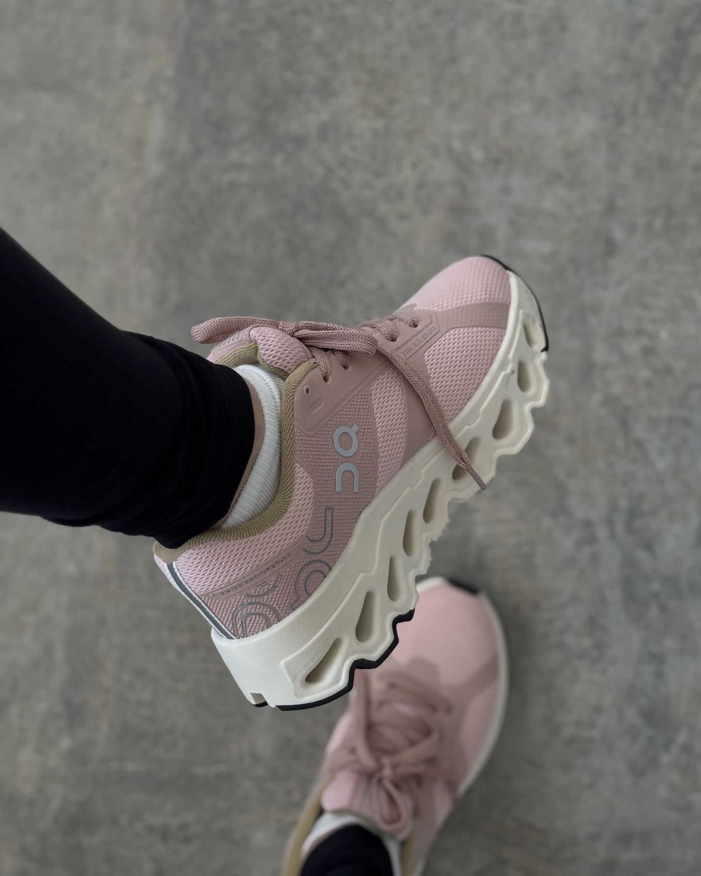 Tênis Running On Cloud Rosa Feminino