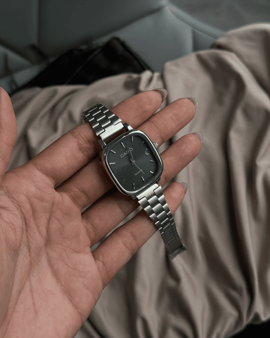 Relógio Casio Feminino Vintage Prata com Mostrador Preto