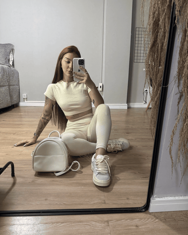 Tênis Campus Bad Bunny Bege Feminino em Camurça com Solado Robustecido