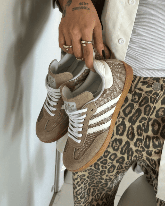 Tênis Samba Cardboard Nude Feminino em tecido knit e camurça com sola de borracha