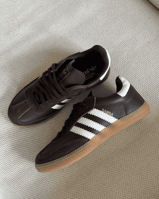 Tênis Samba Marrom feminino com couro legítimo e solado em borracha