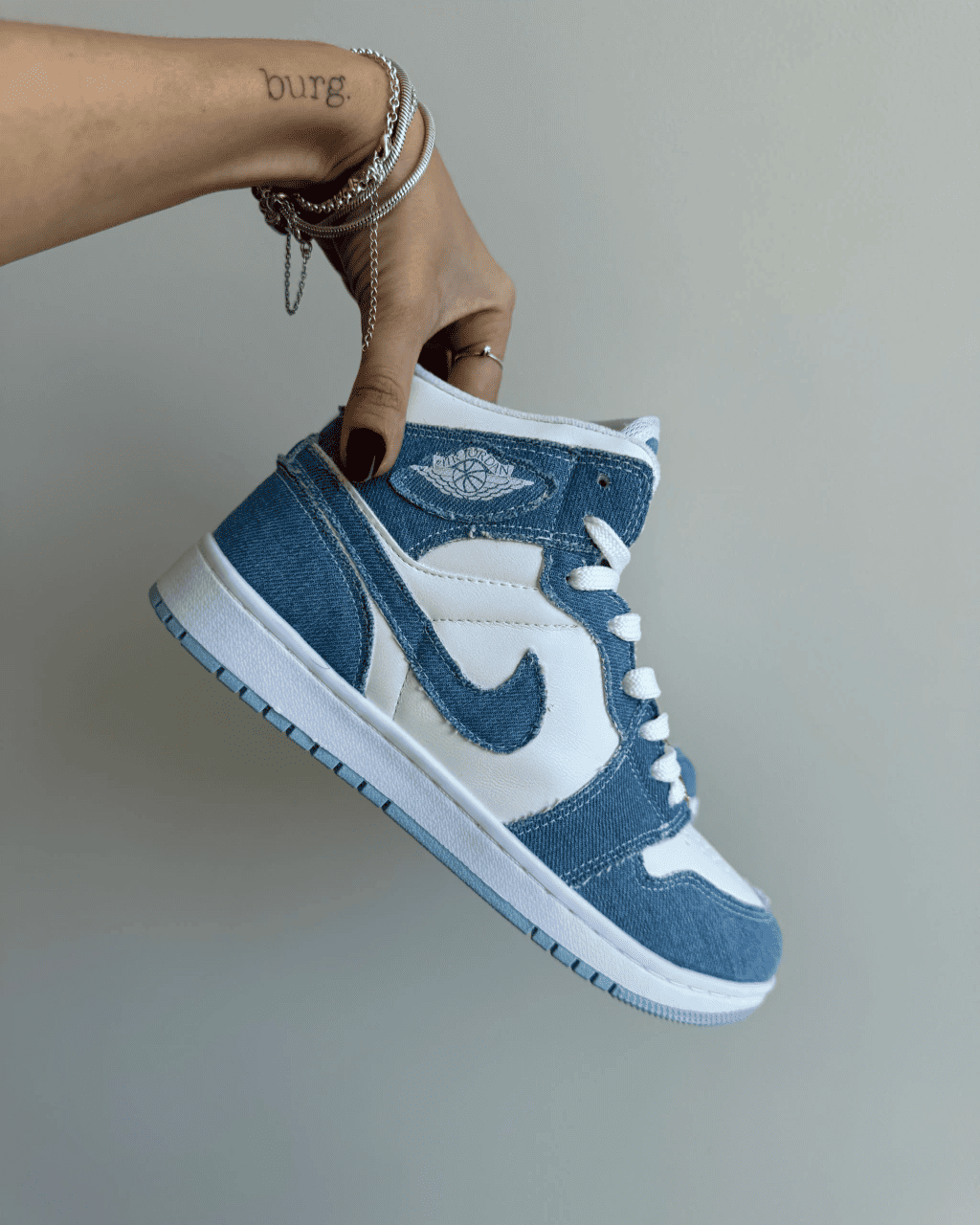 Tênis Jordan Denim Jeans Feminino com Pingentes no Cadarço