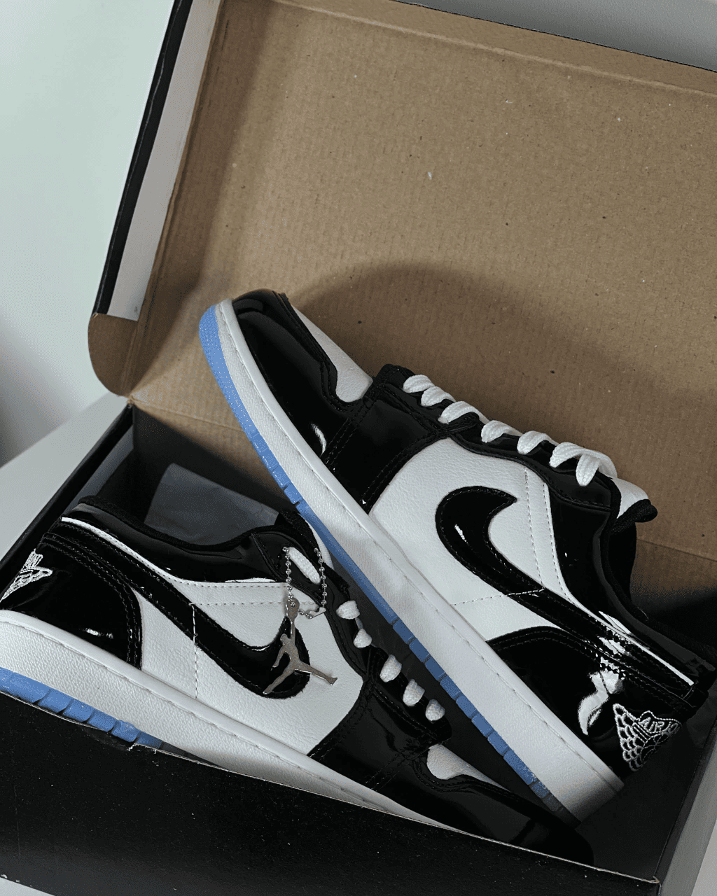 Tênis Jordan Low Preto Verniz Feminino Casual com Solado Ice Azul