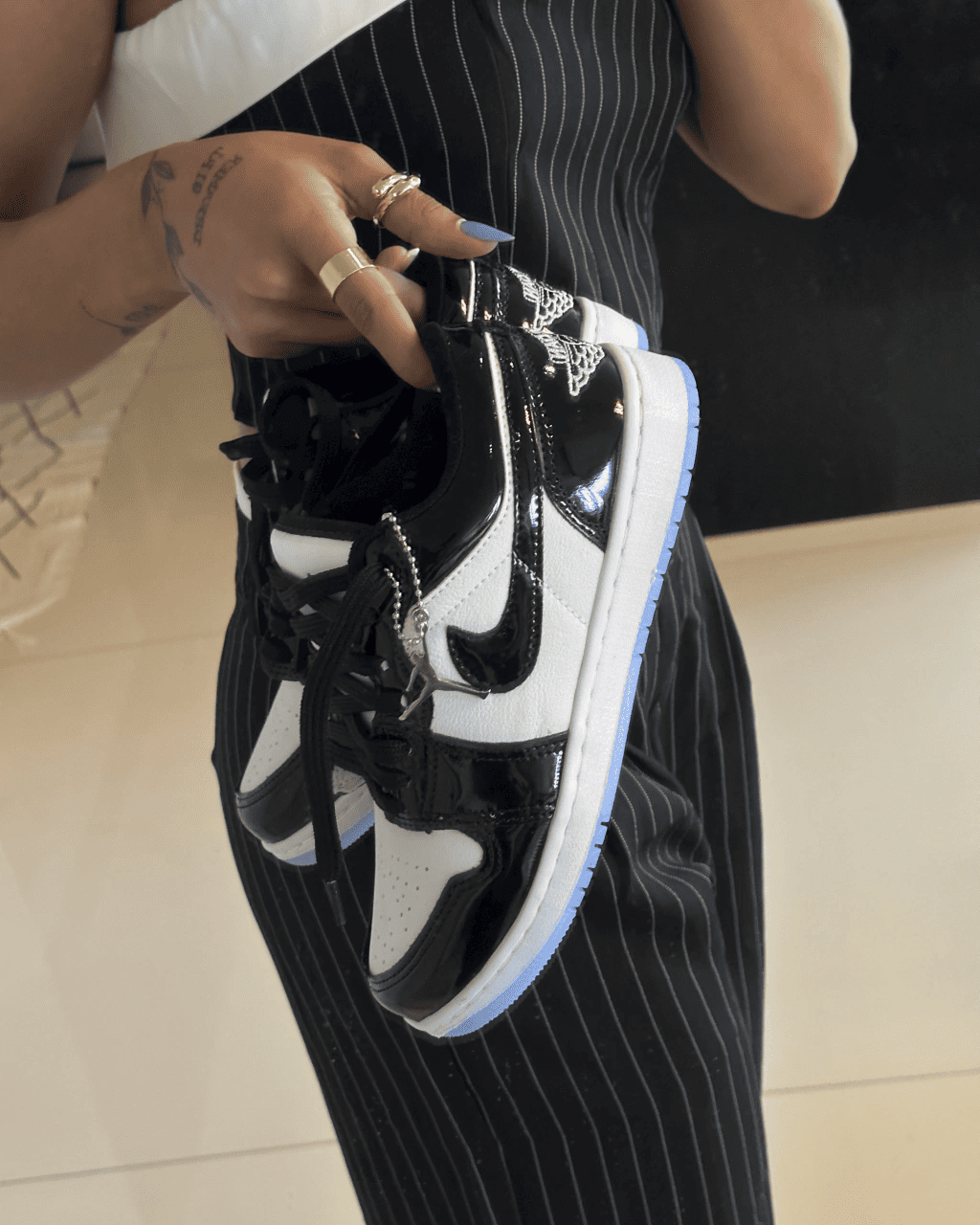 Tênis Jordan Low Preto Verniz Feminino Casual com Solado Ice Azul