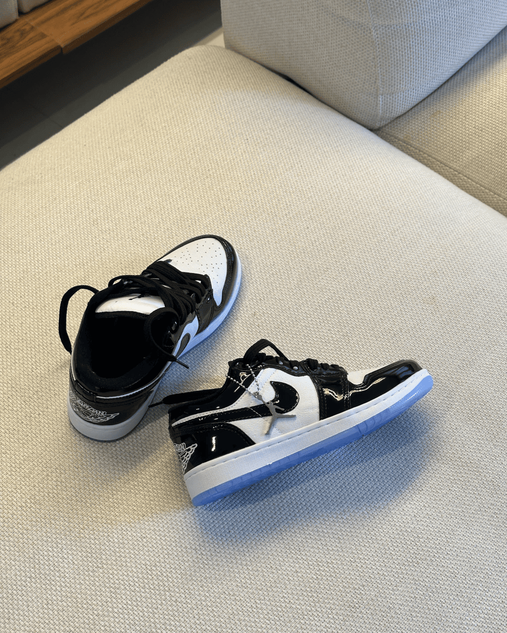 Tênis Jordan Low Preto Verniz Feminino Casual com Solado Ice Azul