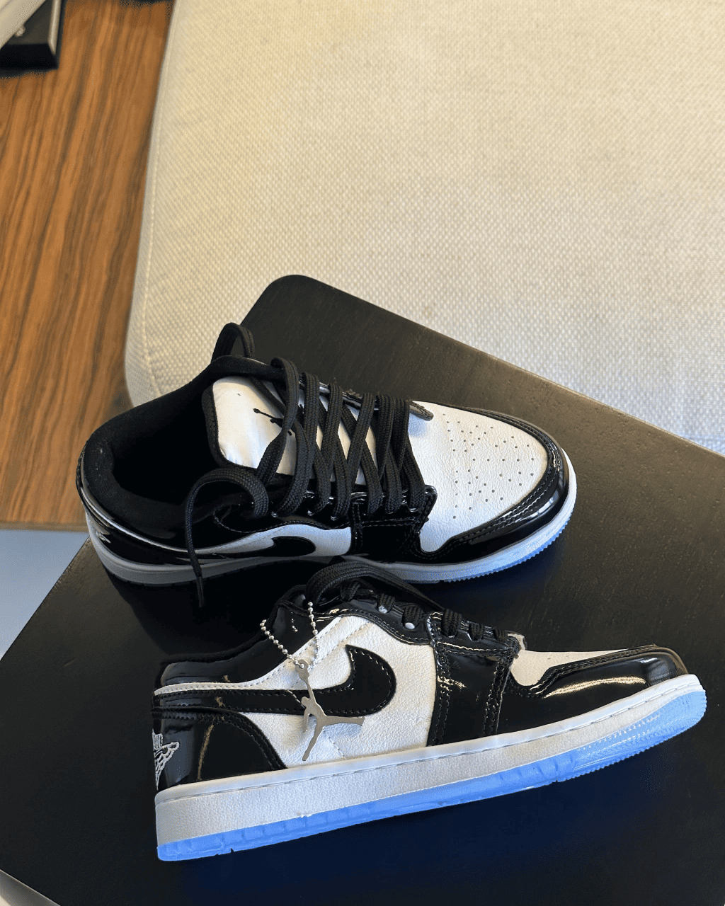 Tênis Jordan Low Preto Verniz Feminino Casual com Solado Ice Azul