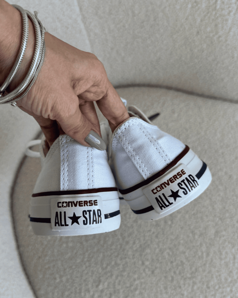 Tênis All Star branco feminino cano baixo com solado vulcanizado clássico