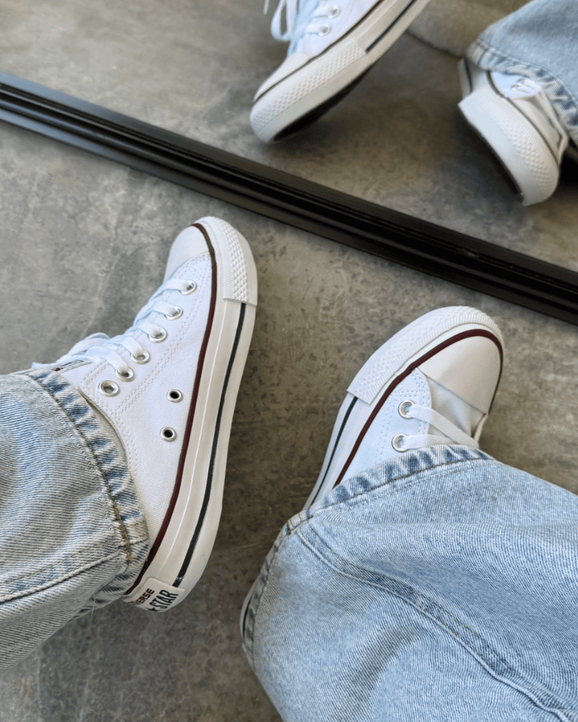 Tênis All Star branco feminino cano baixo com solado vulcanizado clássico