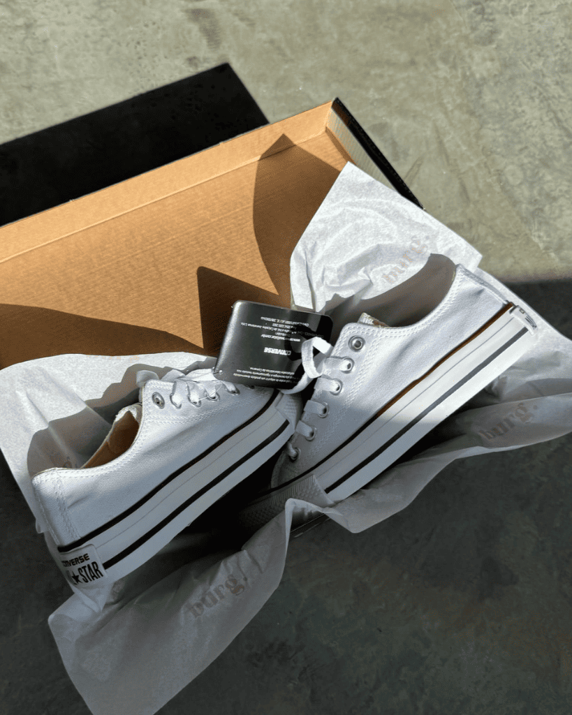 Tênis All Star branco feminino cano baixo com solado vulcanizado clássico