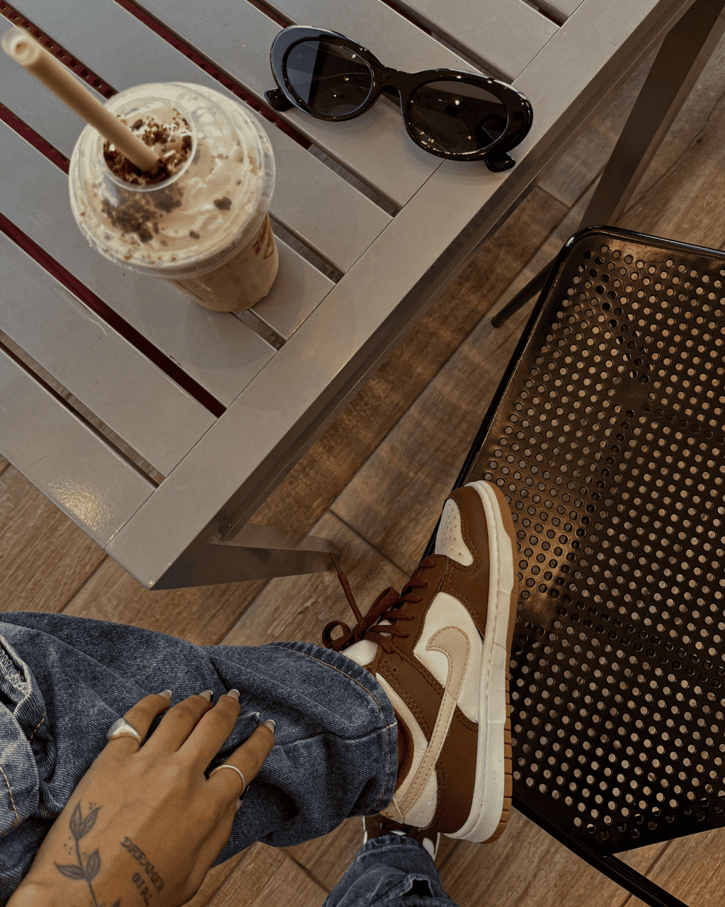 Tênis Dunk Marrom e Off White Feminino Casual com Duas Opções de Cadarço