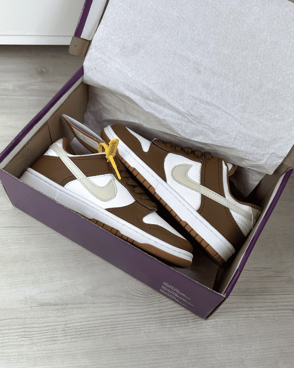 Tênis Dunk Marrom e Off White Feminino Casual com Duas Opções de Cadarço