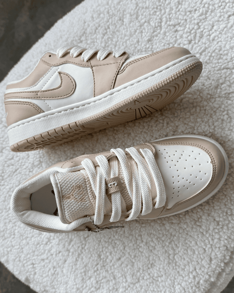 Tênis Jordan Low Nude feminino com cadarço duplo em embalagem