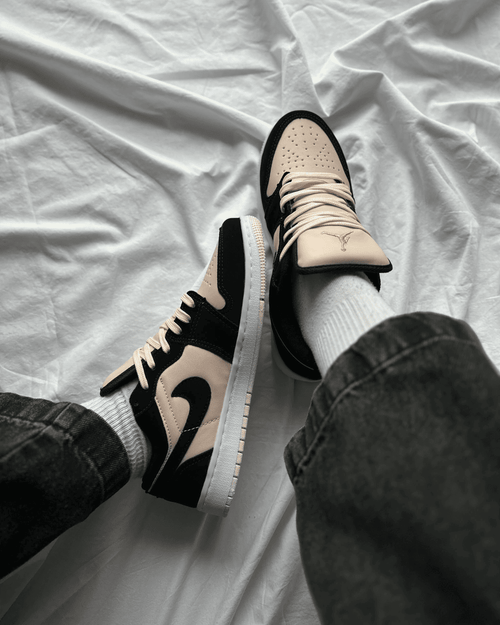 Tênis Jordan Low Preto e Rosa Feminino Casual com Cadarço Duplo