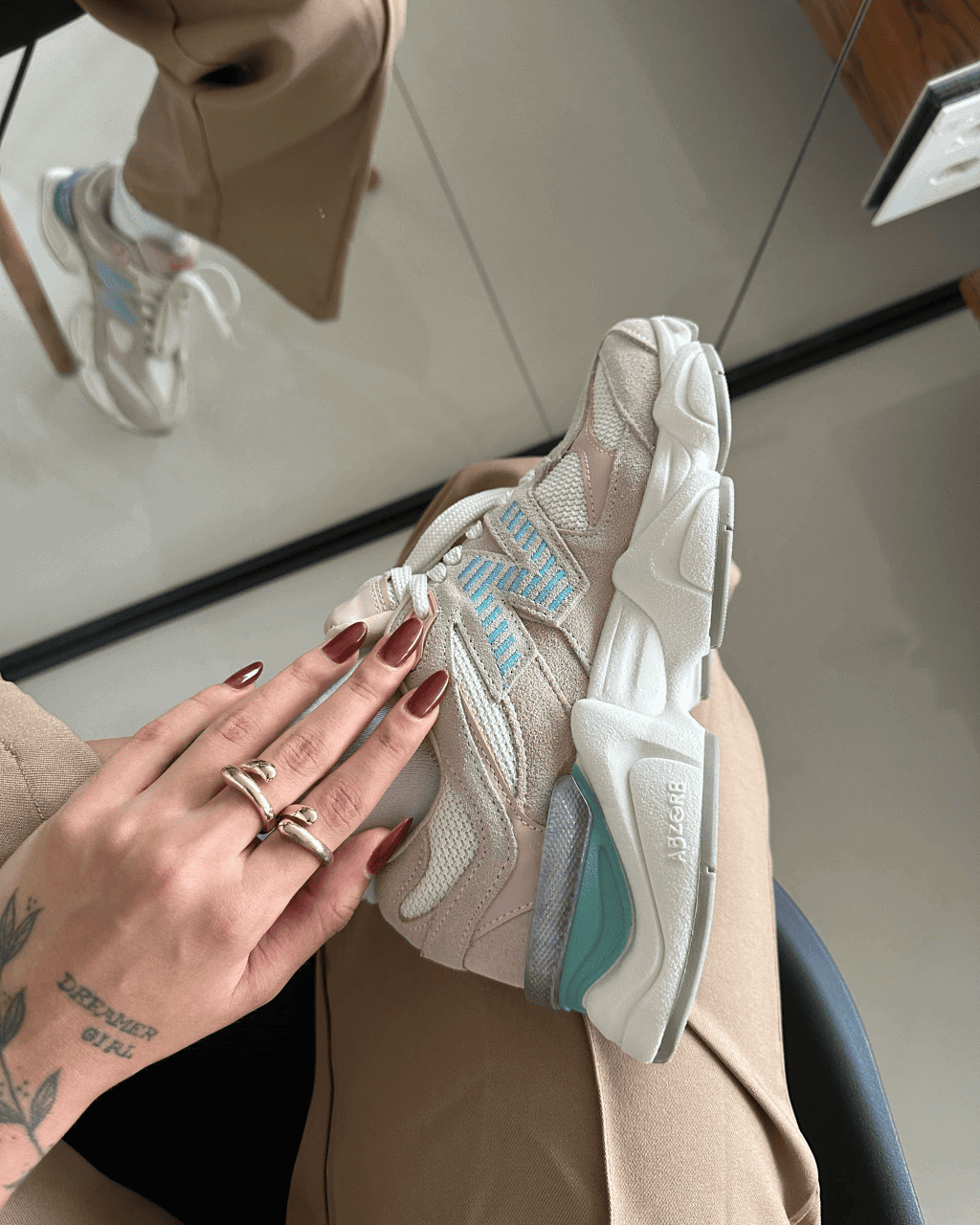 Tênis NB 9060 Bege Feminino em Camurça com Solado Anatômico