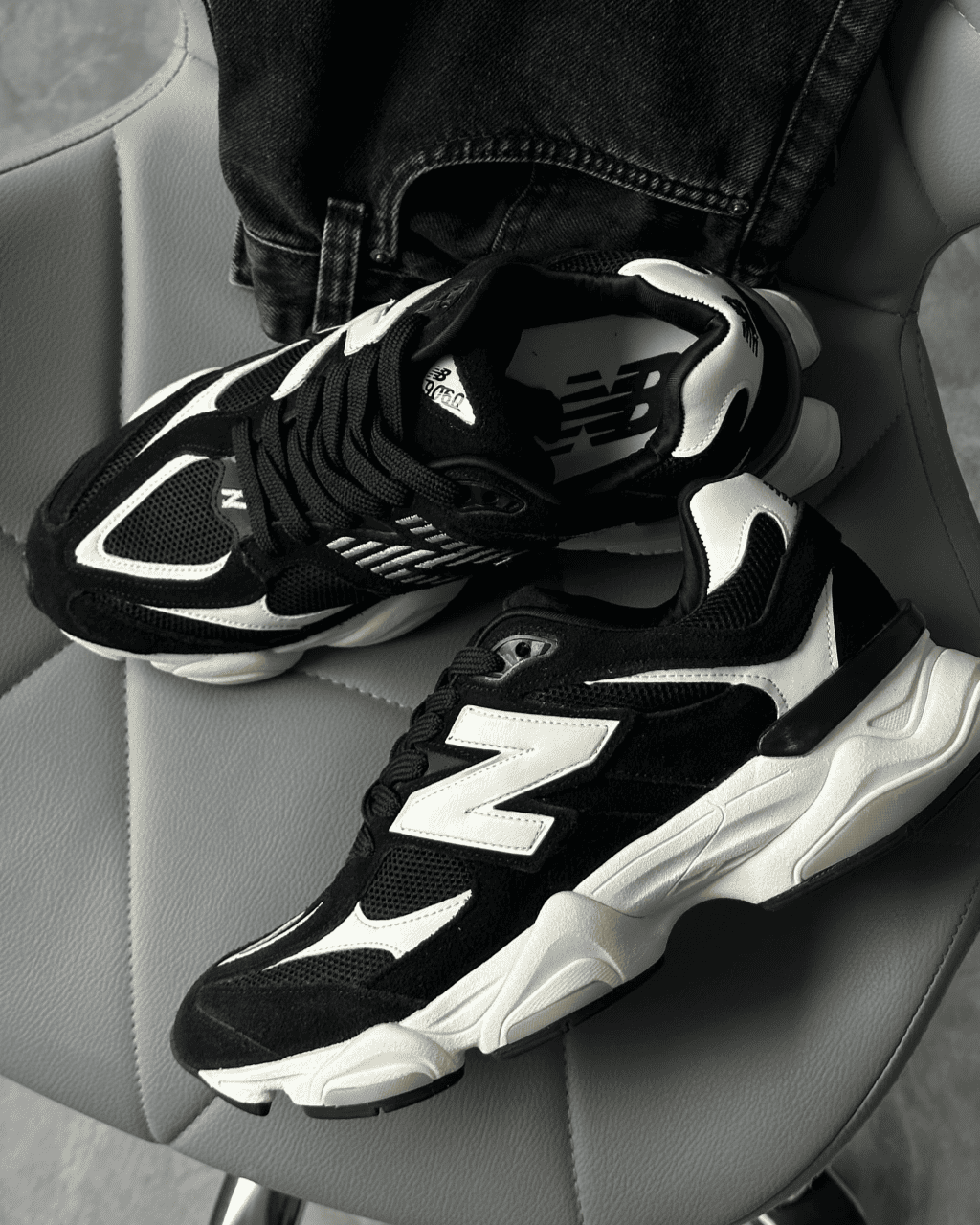 Tênis NB 9060 Black Feminino com solado robusto e acabamento em camurça