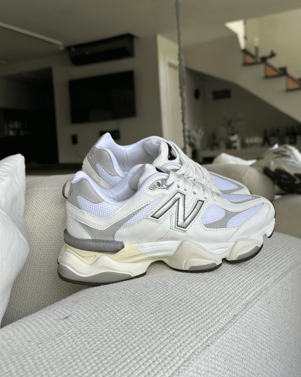 Tênis NB 9060 Branco Feminino com Design Retrô e Solado Anatômico