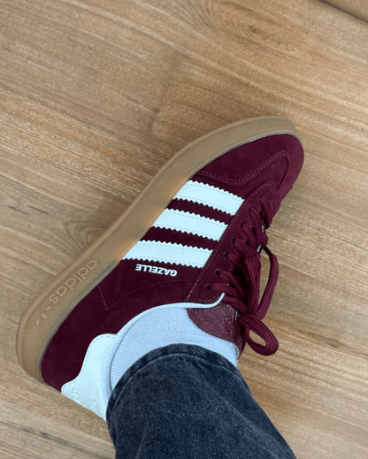 Tênis Gazelle Vinho Feminino com Solado Caramelo