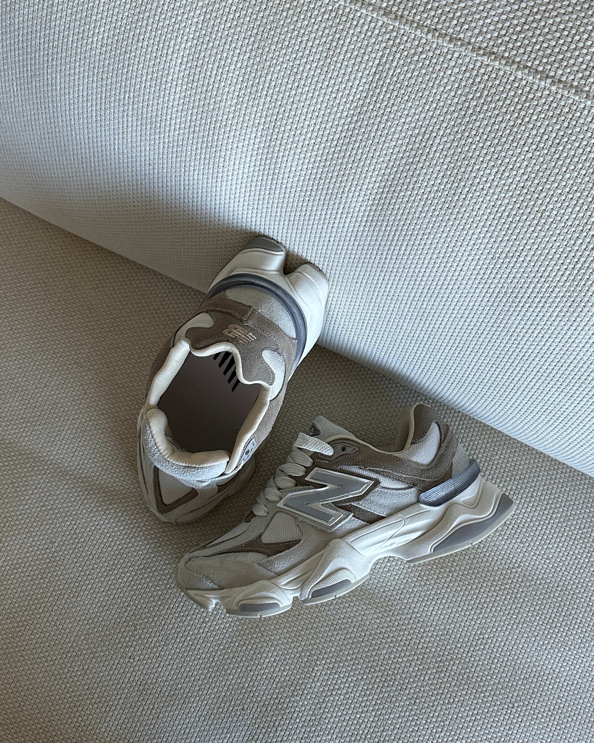 Tênis NB 9060 Nude Feminino em Camurça