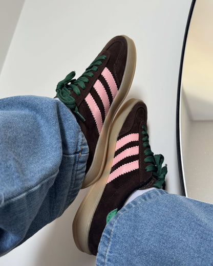 Tênis Gazelle Marrom com Rosa Feminino Retrô