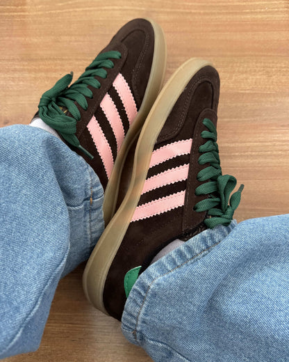 Tênis Gazelle Marrom com Rosa Feminino Retrô