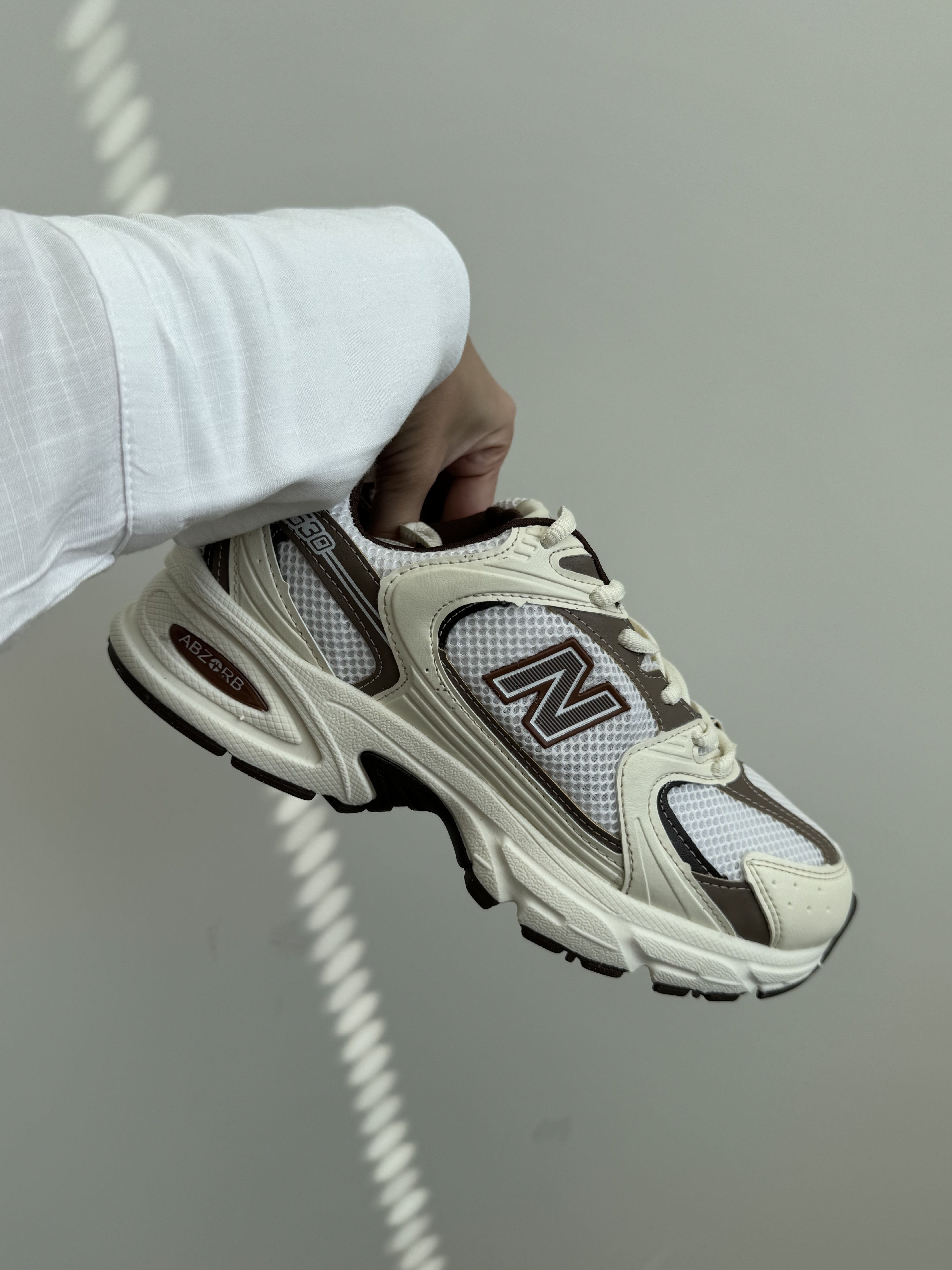 Tênis NB 530 Off White Com Marrom – Burguesinha