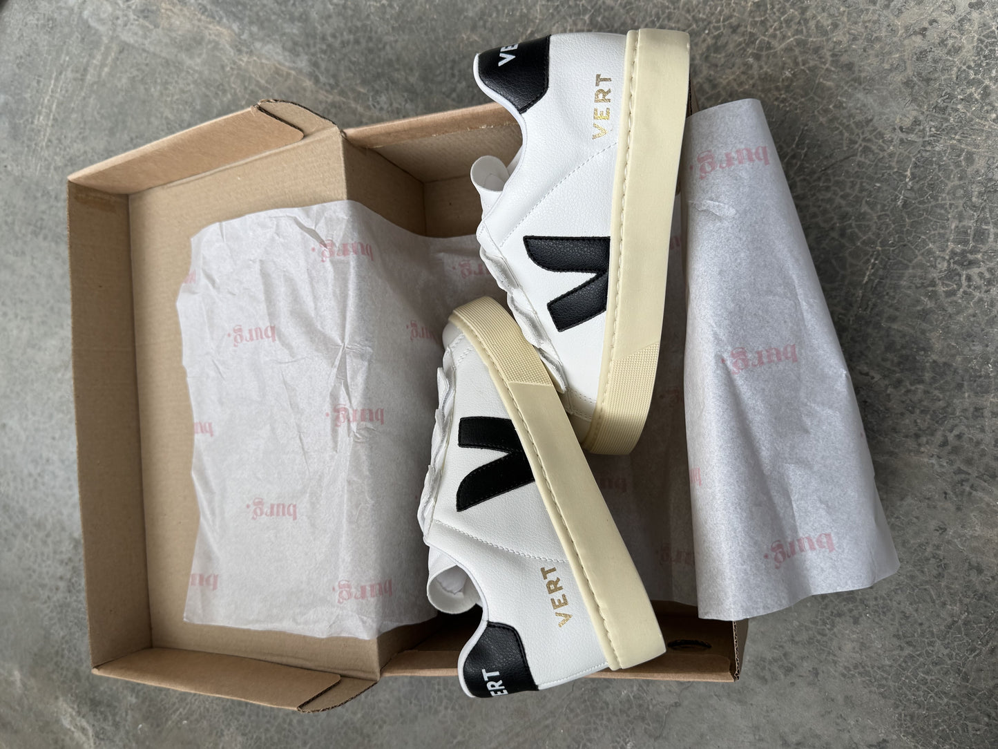 Tênis Vert Off White com Preto