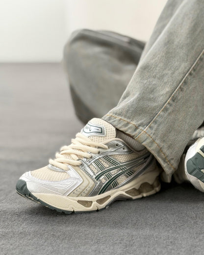 Tênis Asics Kayano Verde Musgo em Mesh