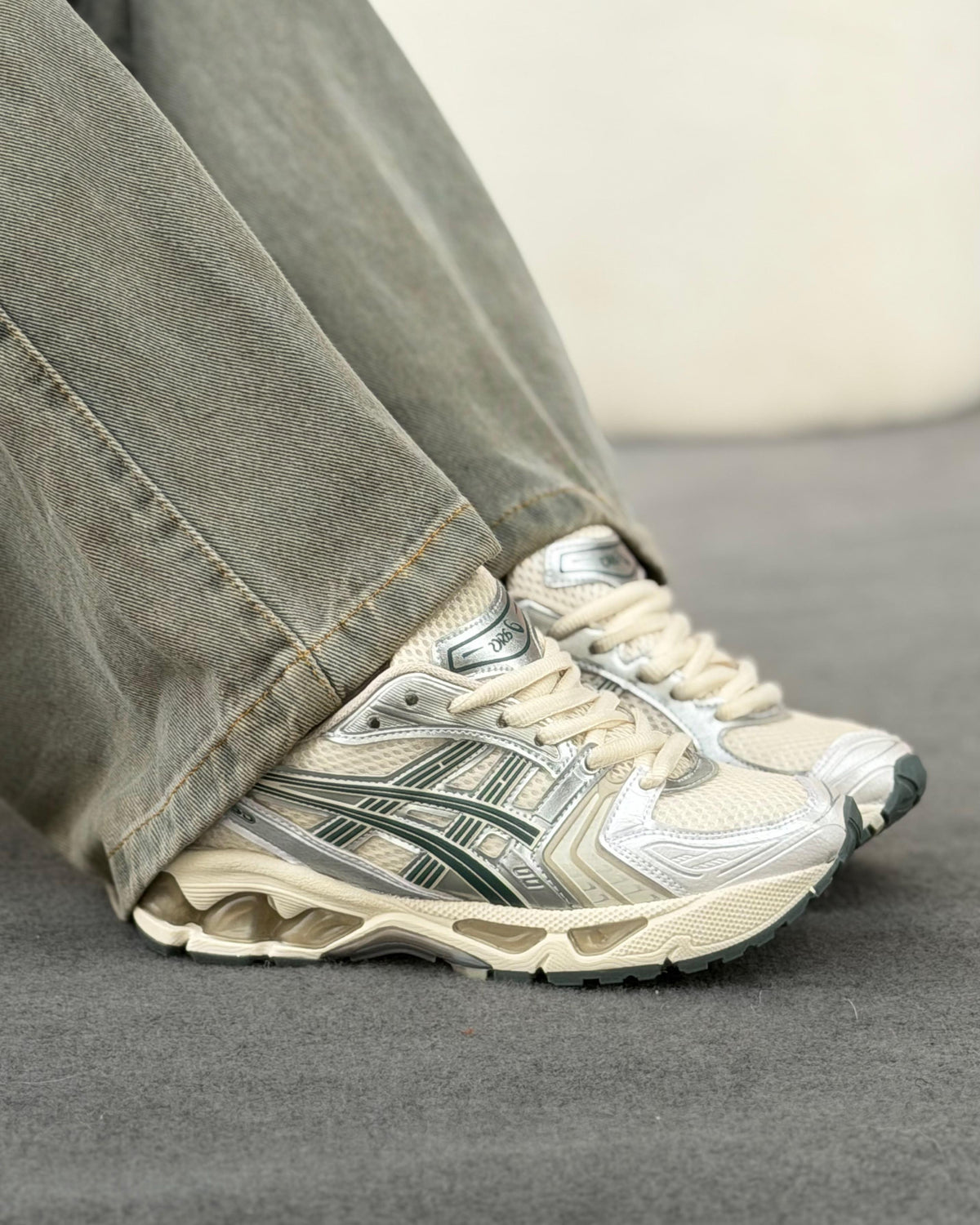 Tênis Asics Kayano Verde Musgo em Mesh