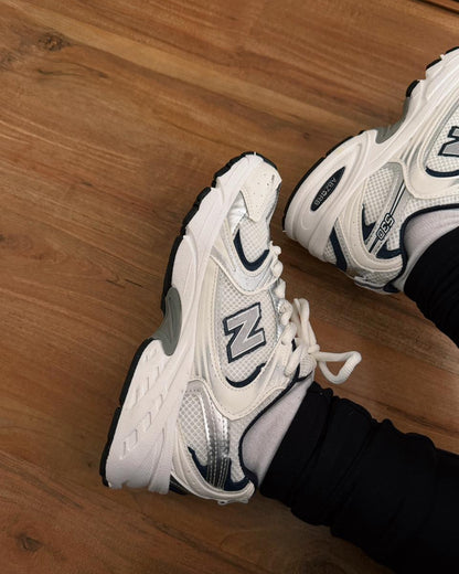 Tênis NB 530 Off White Com Azul Marinho