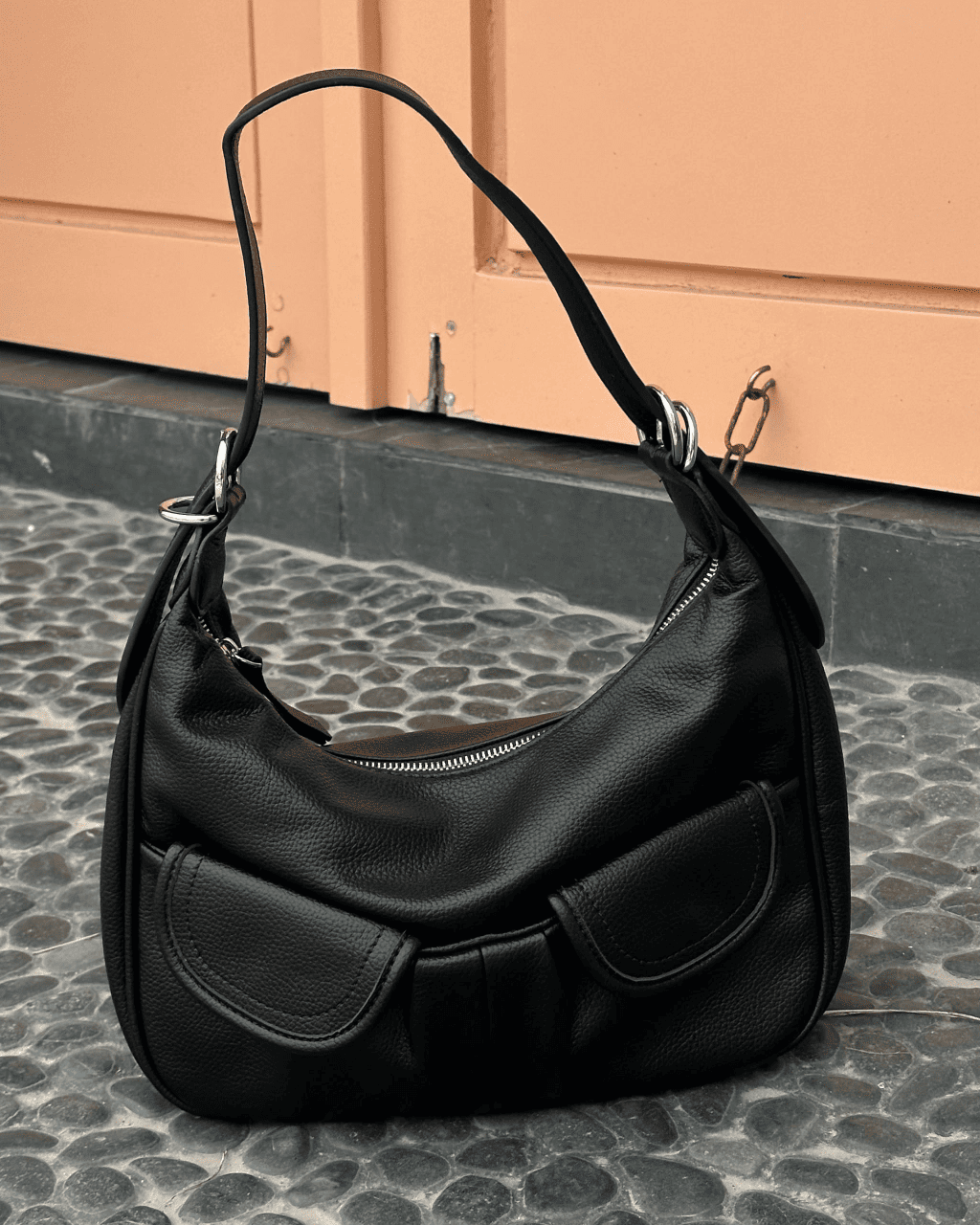 Bolsa Antonella Feminina em Couro Sintético com Duas Alças – Cores Preto e Marrom