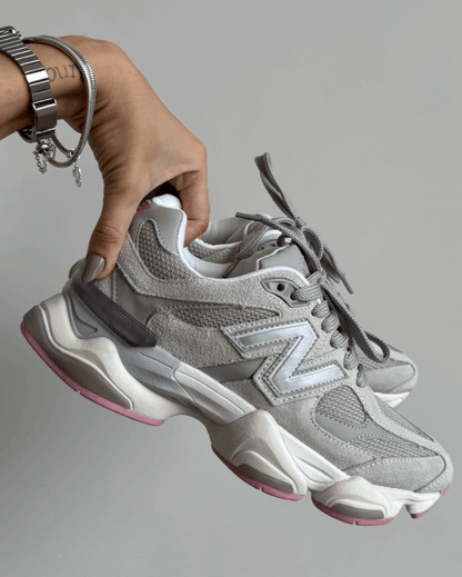 Tênis NB 9060 cinza feminino em camurça com solado anatômico rosa