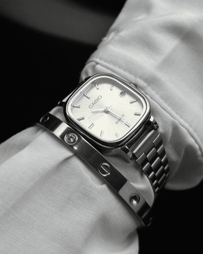 Relógio Casio Feminino Vintage Prata com Mostrador Branco