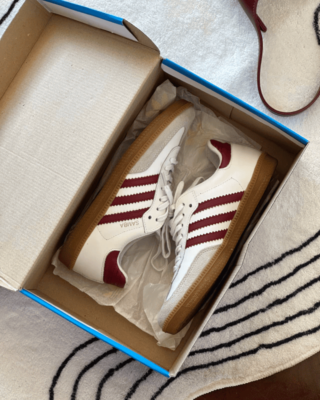 Tênis AD Samba Feminino Branco com Detalhes Vermelhos em Couro