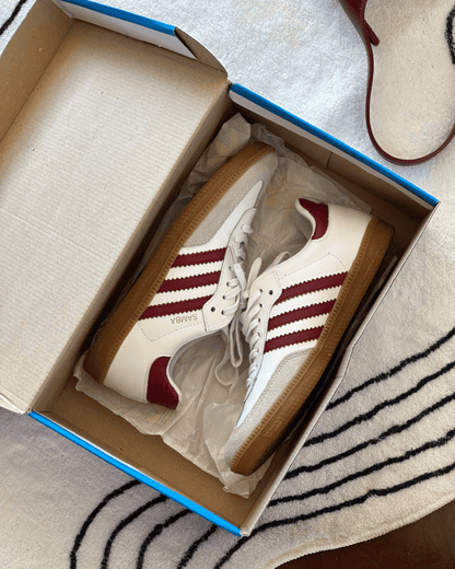 Tênis AD Samba Feminino Branco com Detalhes Vermelhos em Couro