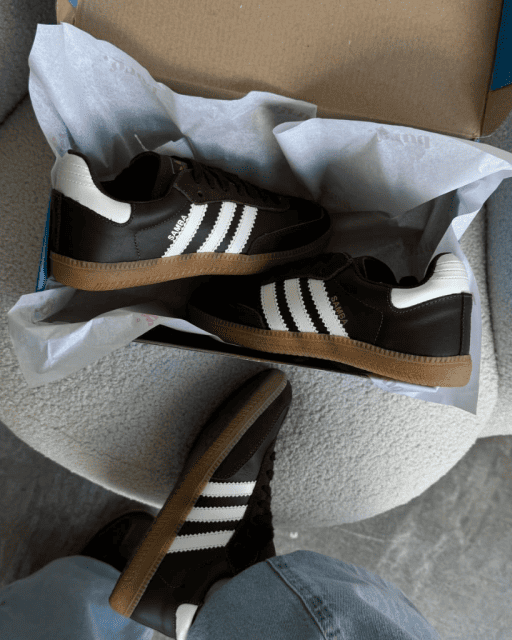 Tênis Samba Marrom feminino com couro legítimo e solado em borracha