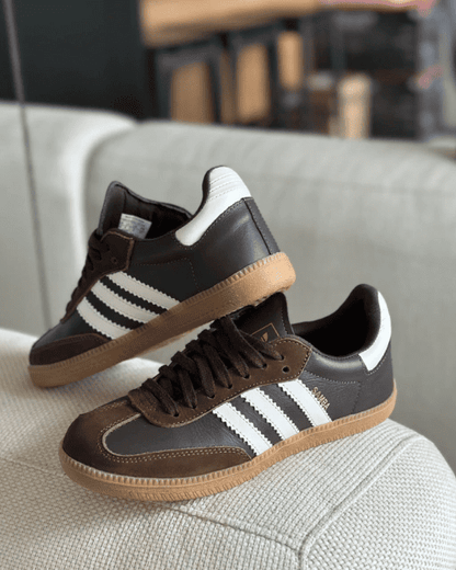 Tênis Samba Marrom feminino com couro legítimo e solado em borracha