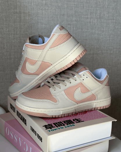 Tênis Dunk Feminino Off White e Rosa com Cardaços Duplos
