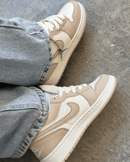 Tênis Jordan Low Nude Feminino com Duas Opções de Cadarço