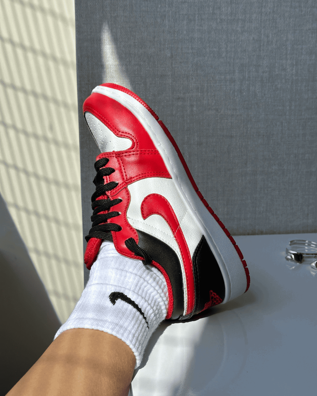 Tênis Jordan Low Vermelho Feminino com Solado em Borracha