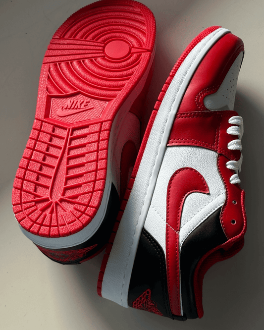 Tênis Jordan Low Vermelho Feminino com Solado em Borracha