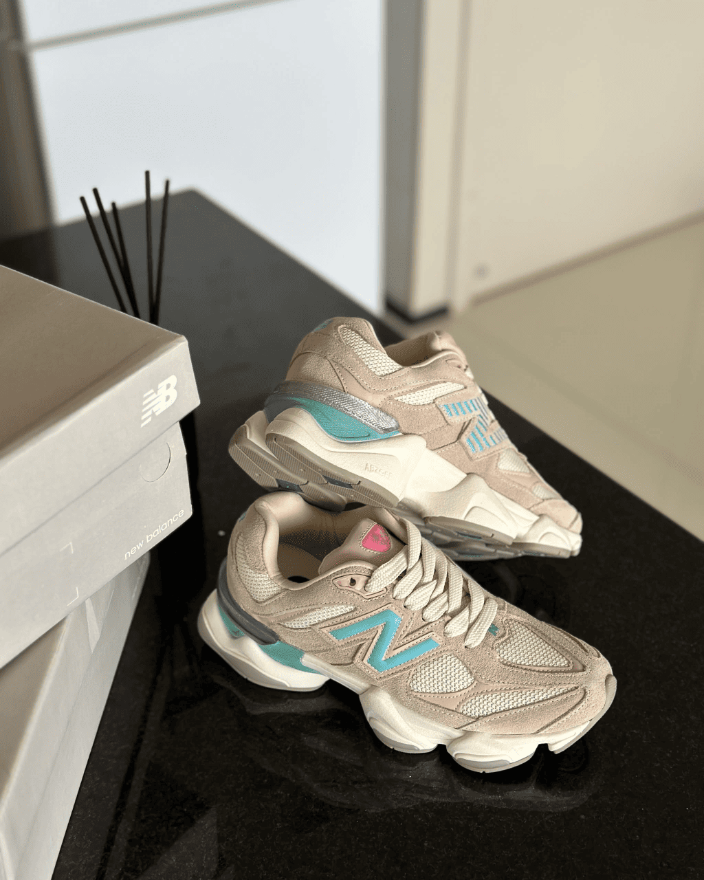 Tênis NB 9060 Bege Feminino em Camurça com Solado Anatômico