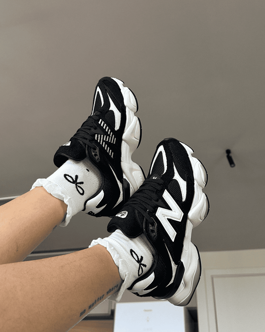 Tênis NB 9060 Black Feminino com solado robusto e acabamento em camurça
