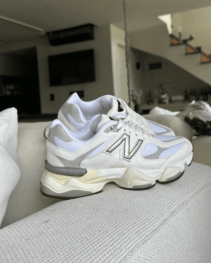Tênis NB 9060 Branco Feminino com Design Retrô e Solado Anatômico