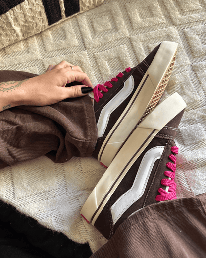 Tênis Knu Skool Marrom com Rosa Feminino em Camurça com Sola Waffle